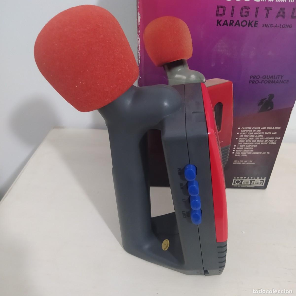 Casetes antiguos: Walkman retro con micr&oacute;fono - Foto 3