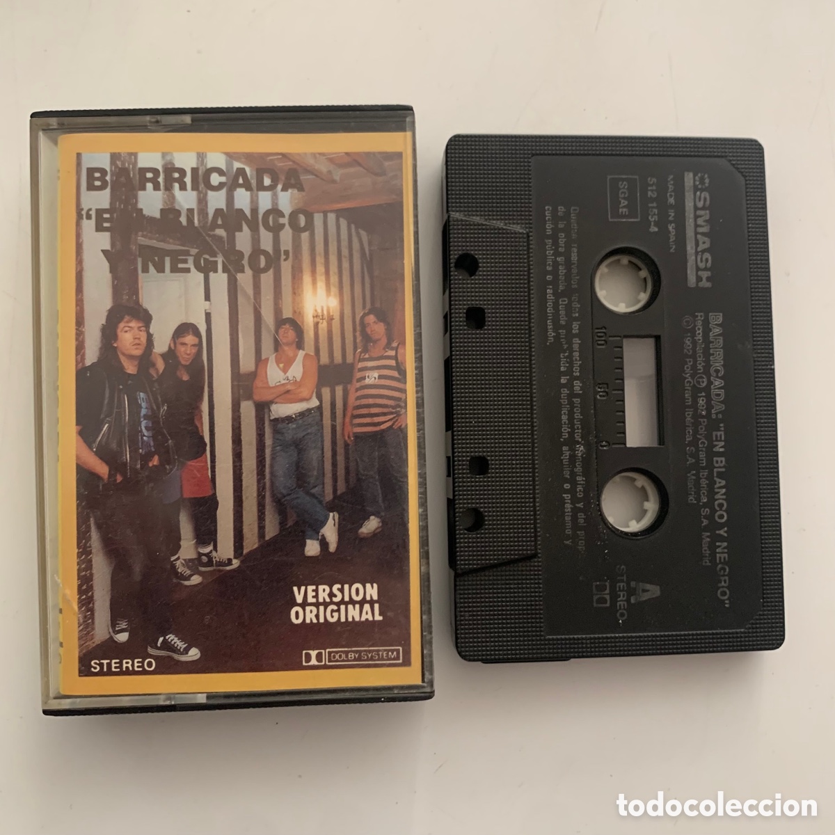 Casetes antiguos: Cinta cassette barricada en blanco y negro de 1992 - Foto 1
