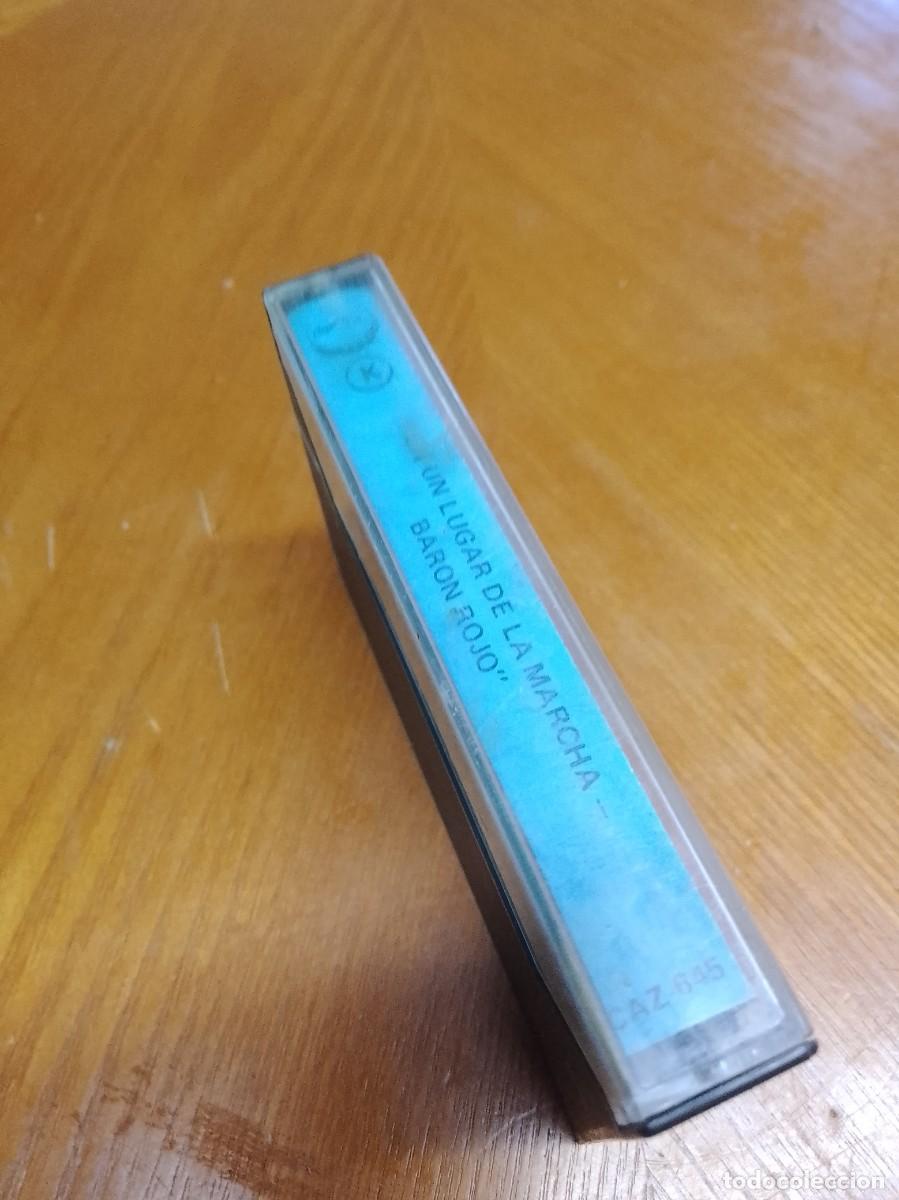 Casetes antiguos: Bar&oacute;n rojo cassette en un lugar - Foto 2