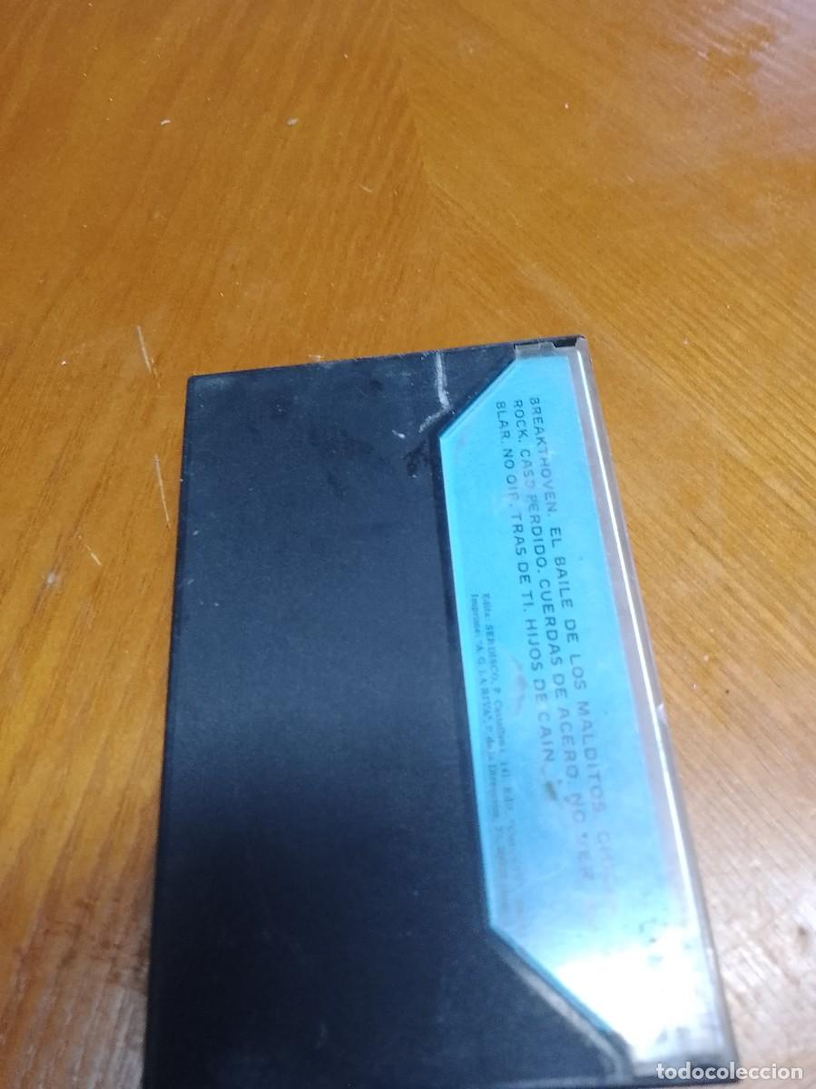 Casetes antiguos: Bar&oacute;n rojo cassette en un lugar - Foto 3