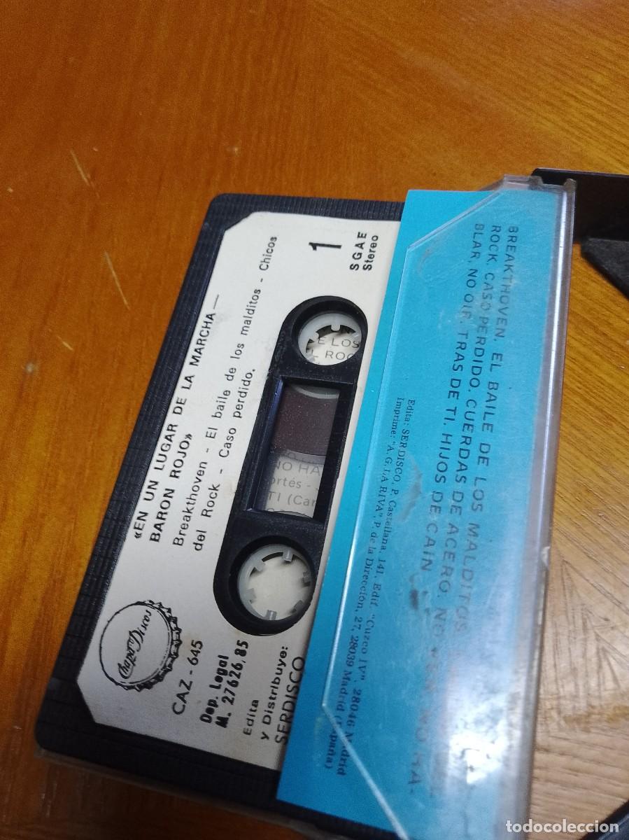 Casetes antiguos: Bar&oacute;n rojo cassette en un lugar - Foto 4