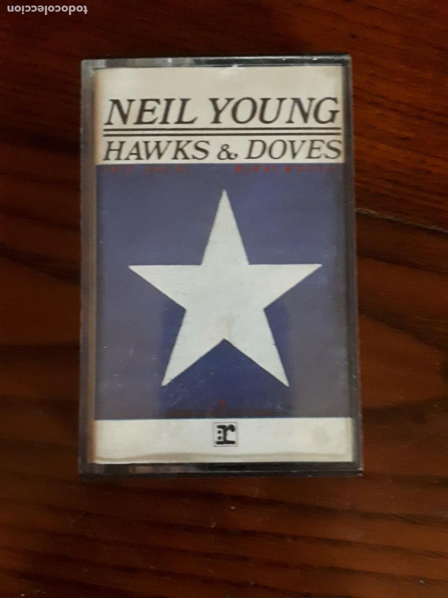 Casetes antiguos: NEIL YOUNG SPANISH CASSETTE HAWKS & DOVES. - Foto 1