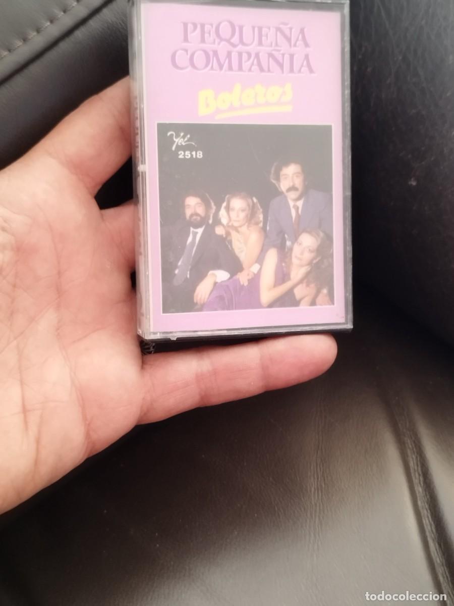 Casetes antiguos: Peque&ntilde;a compa&ntilde;&iacute;a, boleros. Cinta casete. - Foto 1
