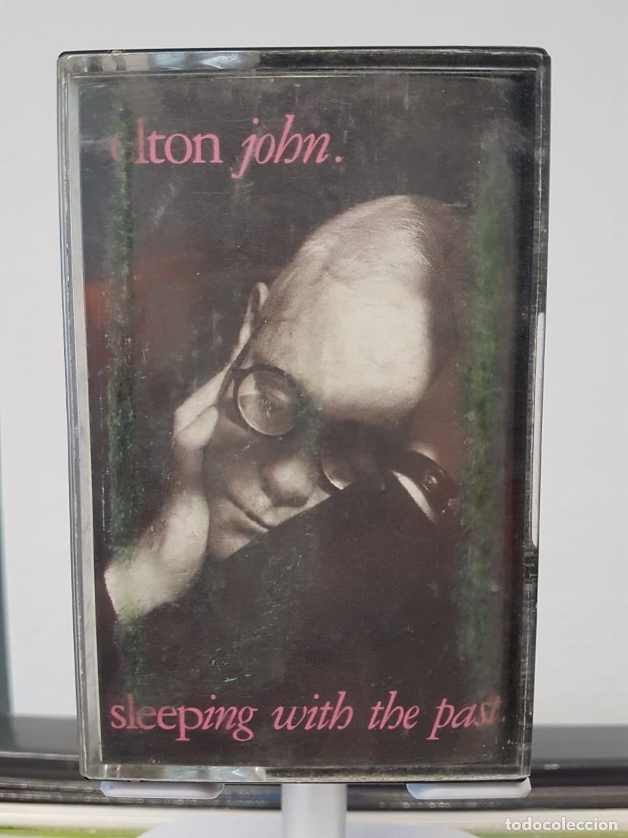 Casetes antiguos: Elton John - Sleeping with the Past (Cassette) - Foto 1