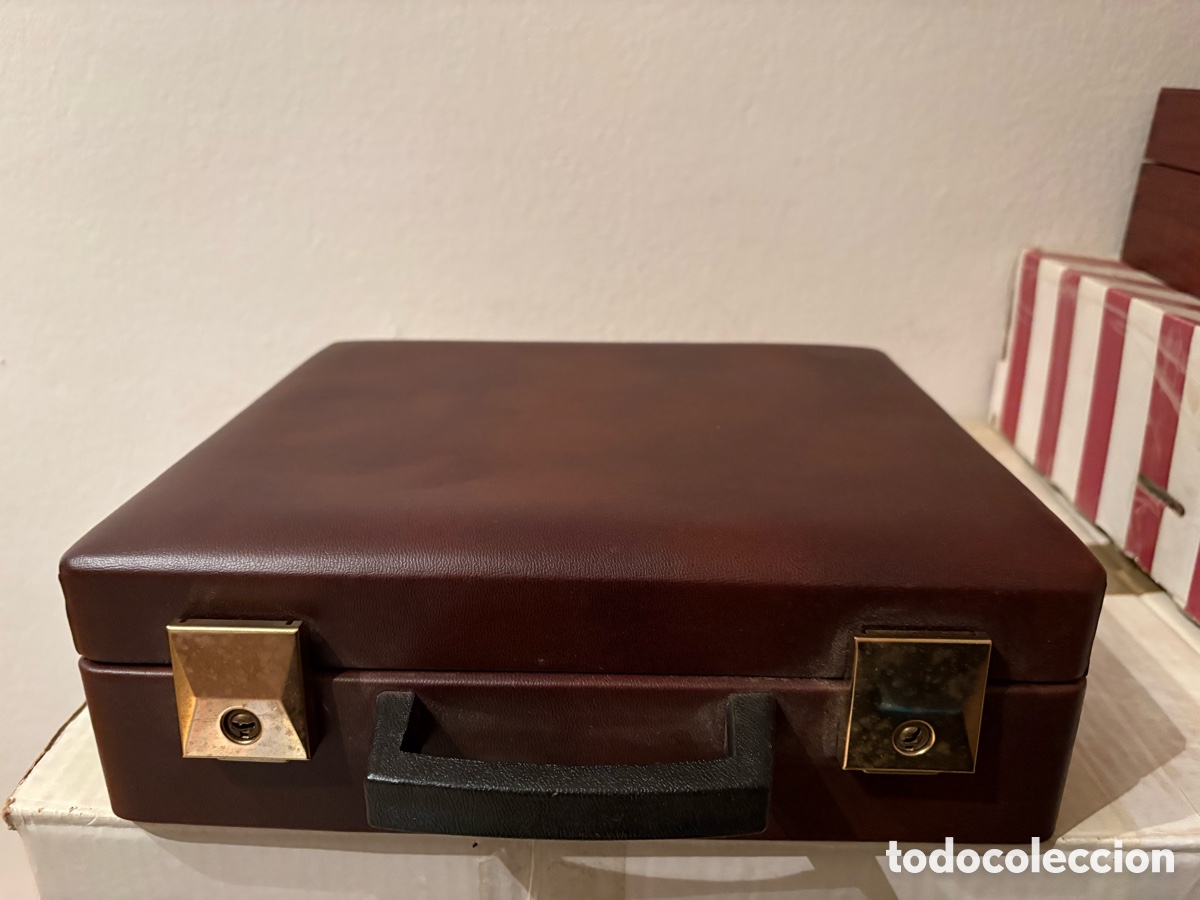 Casetes antiguos: Estuche para casetes en piel con cerradura