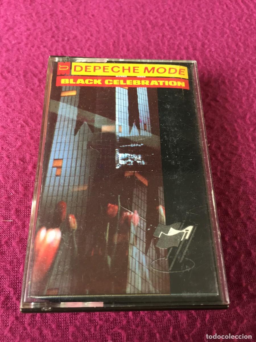 Casetes antiguos: casete vintage del album &rdquo;Black Celebration&rdquo; de la banda brit&aacute;nica Depeche Mode. Version inglesa