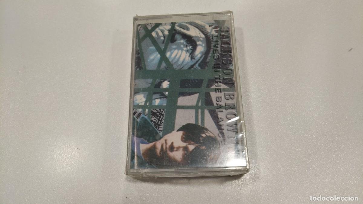 Casetes antiguos: 0526-CASSETTE -JACKSON BROWNE LIVES IN THE BALANCE- PRECINTADO