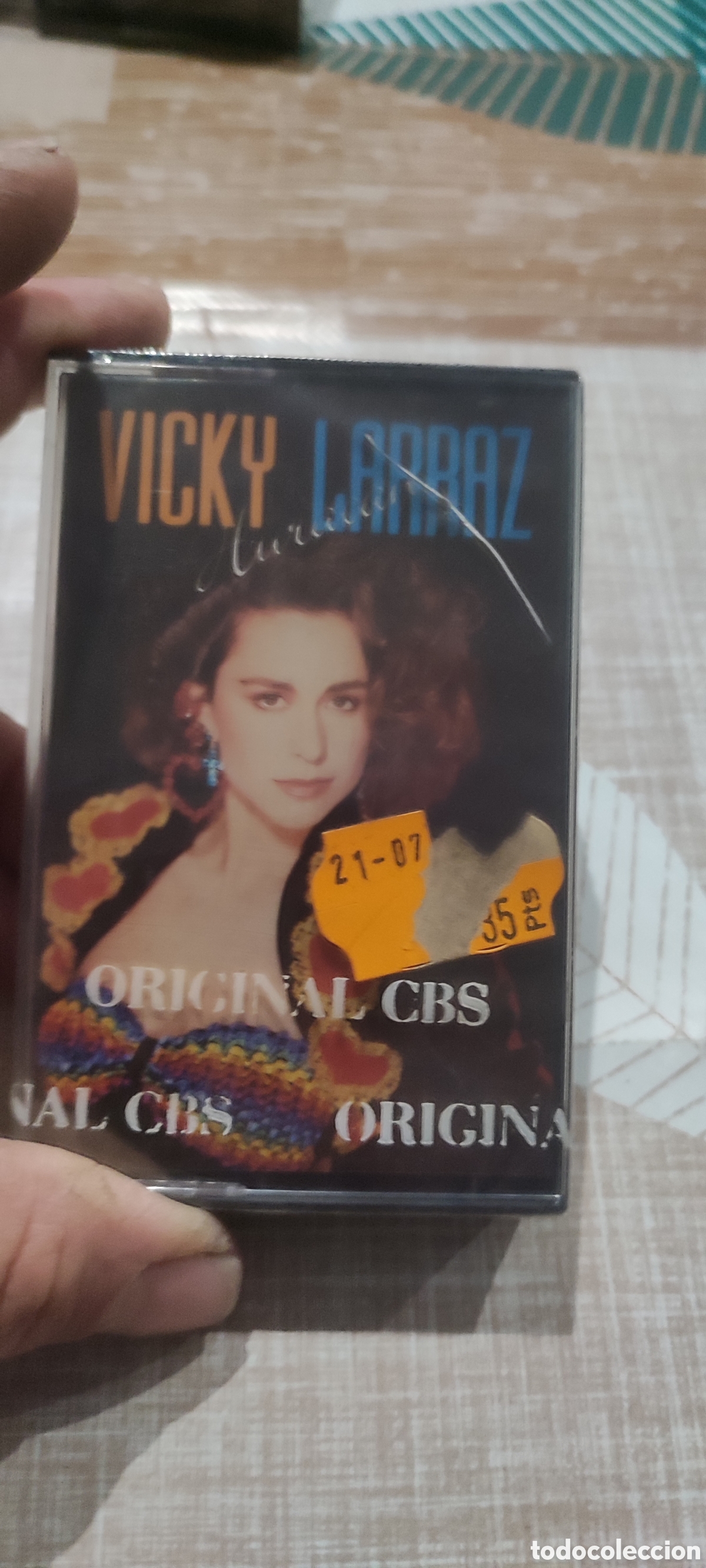 Casetes antiguos: Cinta casete Vicky Larraz original CBS . Cassette Precintado, procede de tienda cerrada hace a&ntilde;os