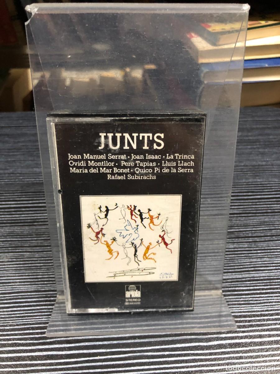 Casetes antiguos: Junts J.M. Serrat, Llu&iacute;s Llach, Ovidi Montllor, etc.