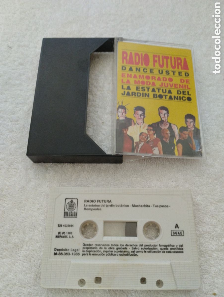 Old Cassettes: Cinta casete antigua Radio Futura