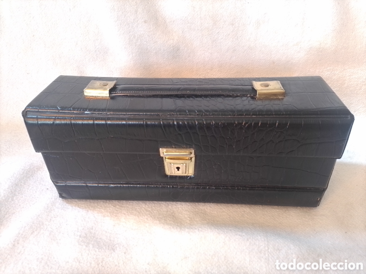 Casetes antiguos: Antiguo estuche para cintas de casetes.
