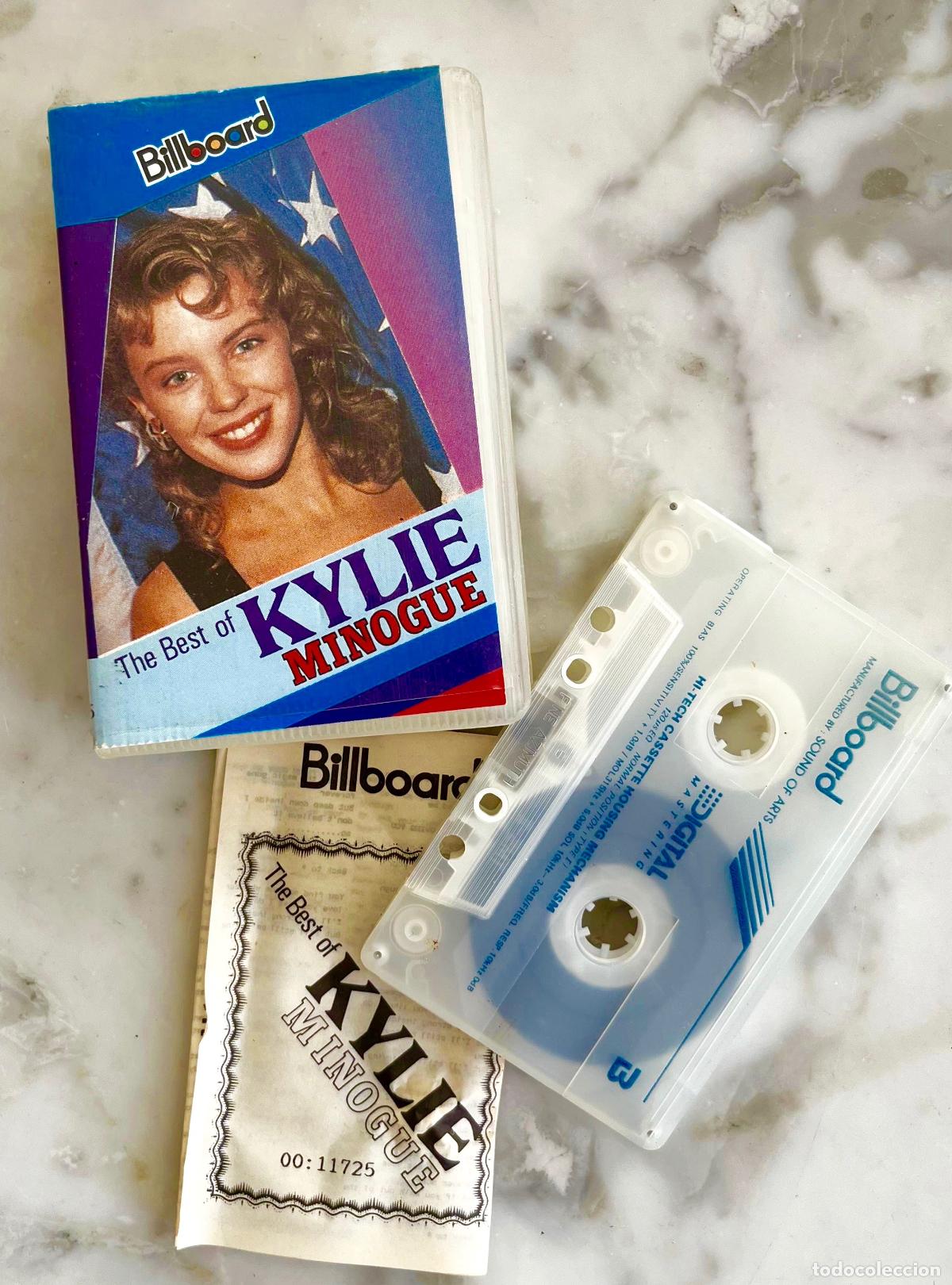 Casetes antiguos: KYLIE MINOGUE. THE BEST OF. MUY RARA CASETE DE PAIS IDETEMINADO + INSERTO DESPEGABLE LETRAS