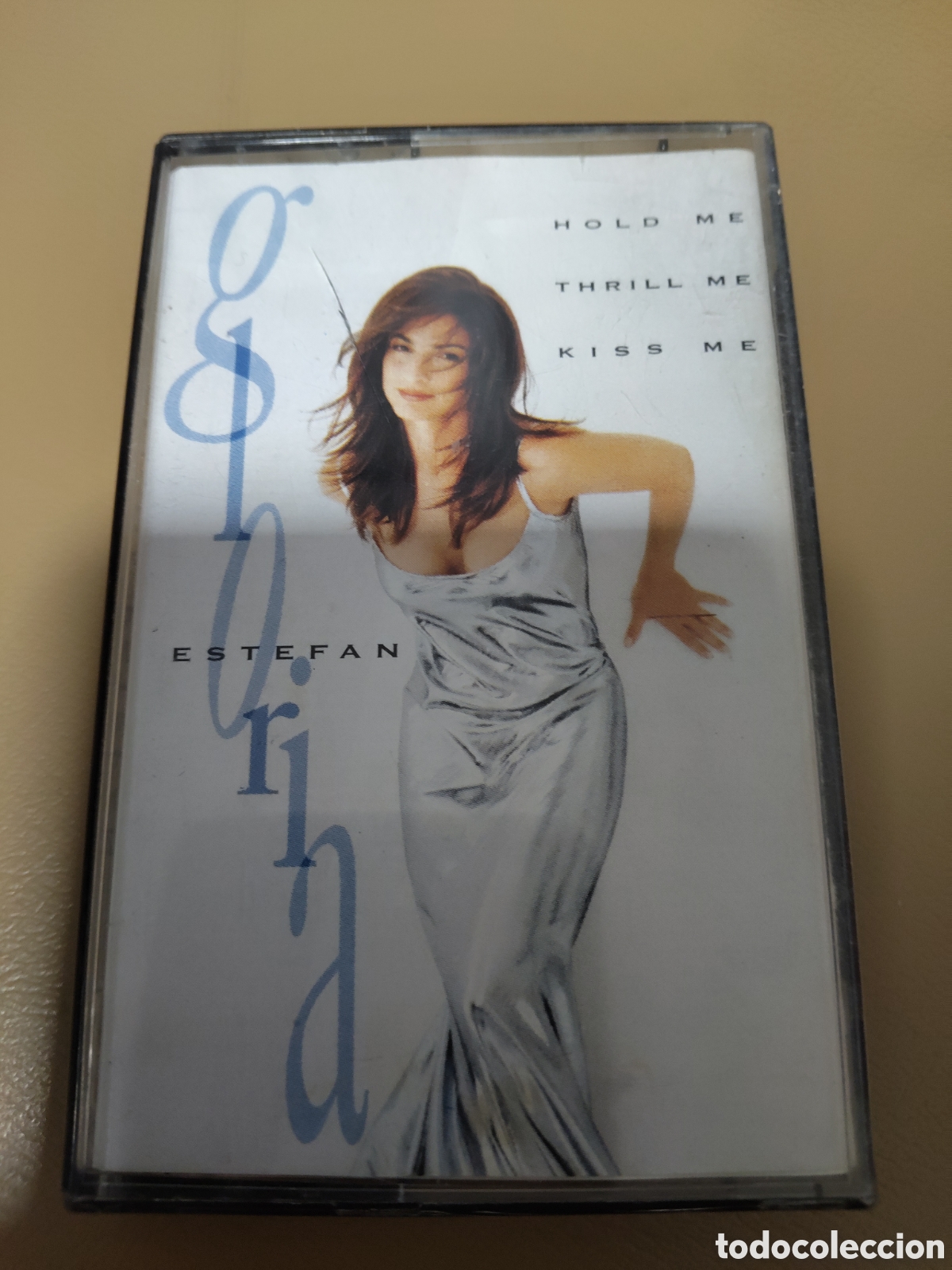 Casetes antiguos: Hold Me, Thrill Me, Kiss Me de Gloria Estefan, publicado en 1994