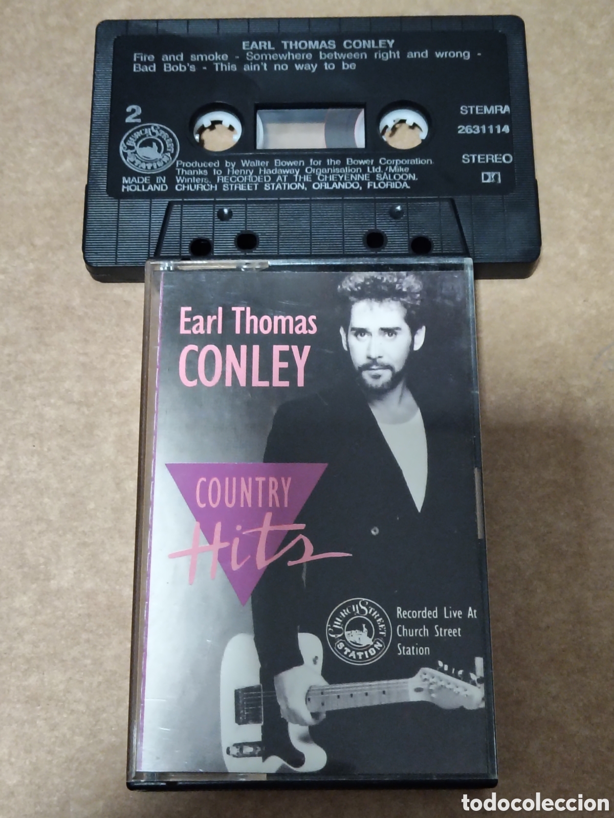 Casetes antiguos: Country Hits del cantante y compositor estadounidense de m&uacute;sica country Earl Thomas Conley