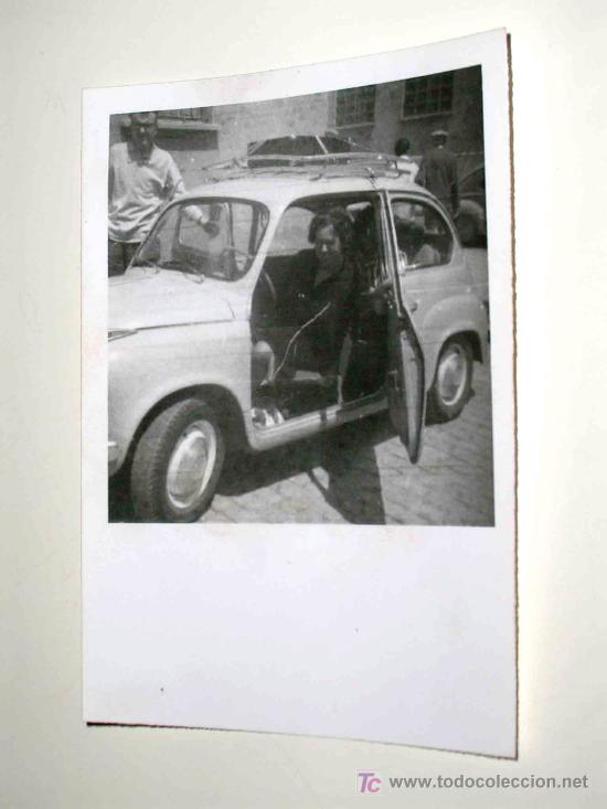 Coches y motocicletas: Foto original con Seat 600 Medidas 9,5 x 6,7 cms. . A&ntilde;os 50.