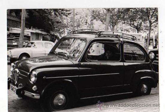 Coches y motocicletas: FOTOGRAFIA DE UN COCHE SEAT 600