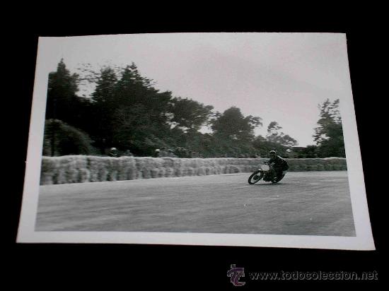 Coches y Motocicletas: Foto original Montesa, Mondial o similar 125 c.c. G.P. Espa&ntilde;a, Circuito Montjuich, Abril 1951.
