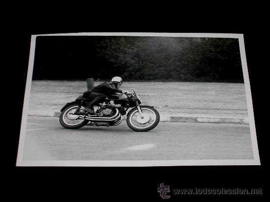 Automobili e Motociclette: Fotograf&iacute;a original Motocicleta Gilera 500 cc, II Gran Premio de Espa&ntilde;a, Barcelona, Montjuich 1951