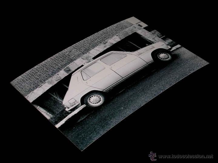 Coches y Motocicletas: Fotograf&iacute;a Simca 1200 El Correo Espa&ntilde;ol, original Vuelta Ciclista a Espa&ntilde;a 1975. Tama&ntilde;o 10 x 15 cms.