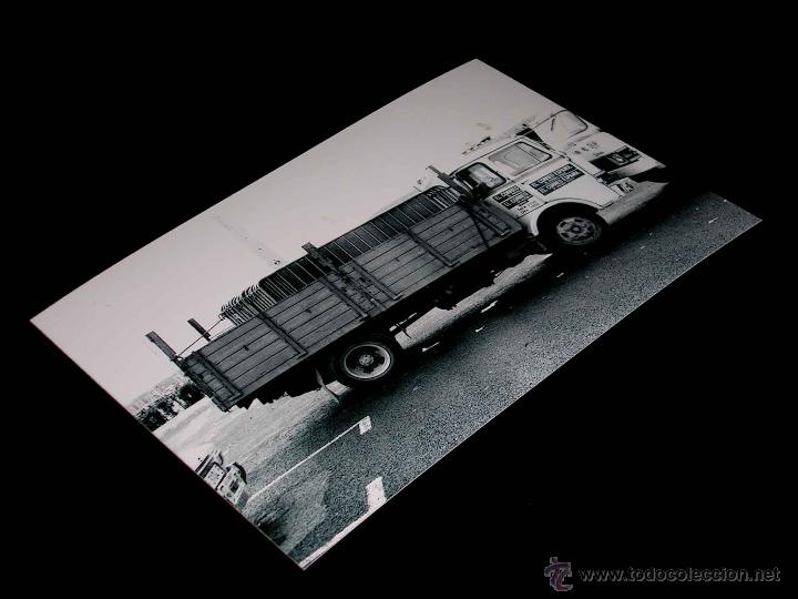 Coches y Motocicletas: Fotograf&iacute;a Ebro E 35 El Correo Espa&ntilde;ol, original Vuelta Ciclista a Espa&ntilde;a 1975. Tama&ntilde;o 10 x 15 cms.