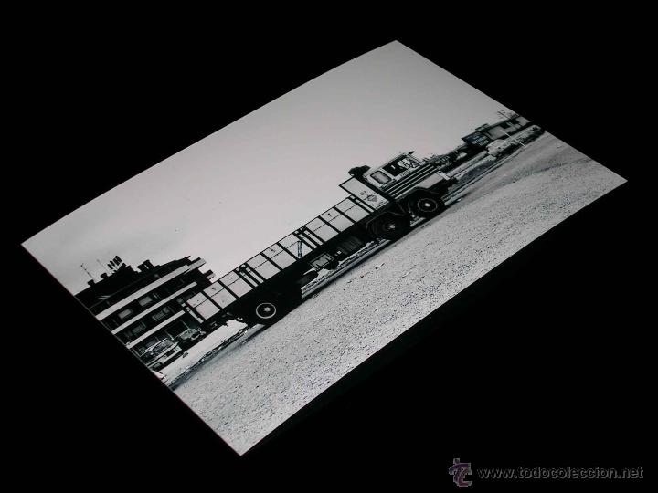 Coches y Motocicletas: Fotograf&iacute;a Pegaso El Correo Espa&ntilde;ol, original Vuelta Ciclista a Espa&ntilde;a 1975. Tama&ntilde;o 10 x 15 cms.