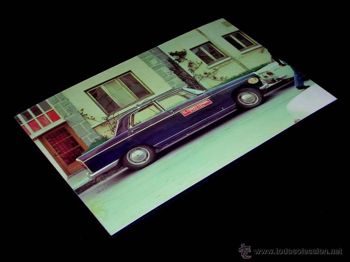 Coches y Motocicletas: Fotograf&iacute;a Peugeot 404 Correo Espa&ntilde;ol Vasco. Original Vuelta Ciclista Espa&ntilde;a 1975. 10 x 15 cms.