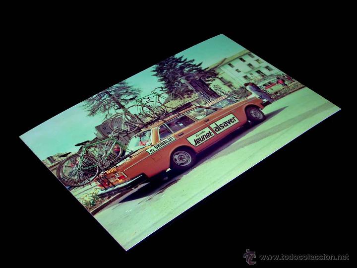 Coches y Motocicletas: Fotograf&iacute;a Volvo 240 Jeunet Alsaver. Original Vuelta Ciclista Espa&ntilde;a 1975. 10 x 15 cms.