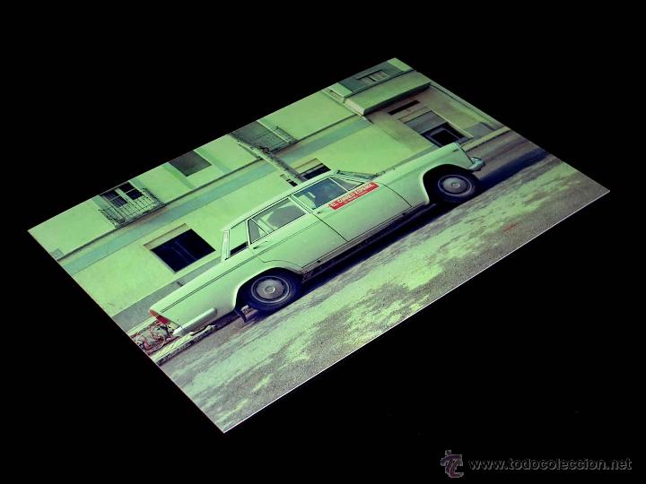 Coches y Motocicletas: Fotograf&iacute;a Seat 1500 Correo Espa&ntilde;ol Pueblo Vasco. Original Vuelta Ciclista Espa&ntilde;a 1975. 10 x 15 cms.