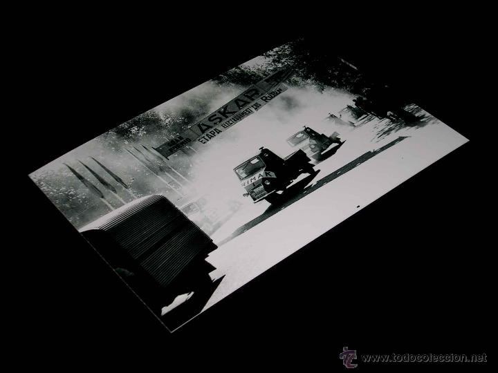 Coches y Motocicletas: Fotograf&iacute;a Motocarro. Original Vuelta Ciclista Espa&ntilde;a 1964. 10 x 15 cms.