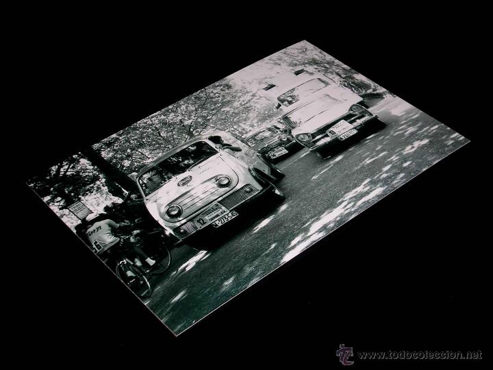 Coches y Motocicletas: Fotograf&iacute;a DKW F89-L + Seat 1400 C y 600. Original Vuelta Ciclista Espa&ntilde;a 1965. 10 x 15 cms.