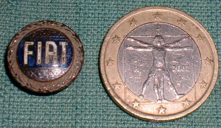 Coches y Motocicletas: Insigina de solapa Fiat fabricada en italia a&ntilde;os 30
