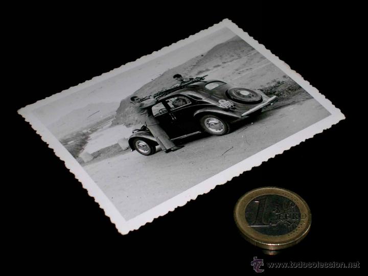 Coches y Motocicletas: Fotograf&iacute;a original Autom&oacute;vil con skies, matr&iacute;cula Madrid. A&ntilde;os 40-50. 8,7 x 6 cms.