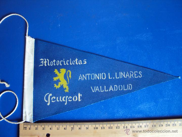 Coches y Motocicletas: (F-0401)BANDERIN DE MOTOCICLETAS PEUGEOT DE ANTONIO L.LINARES DE VALLADOLID