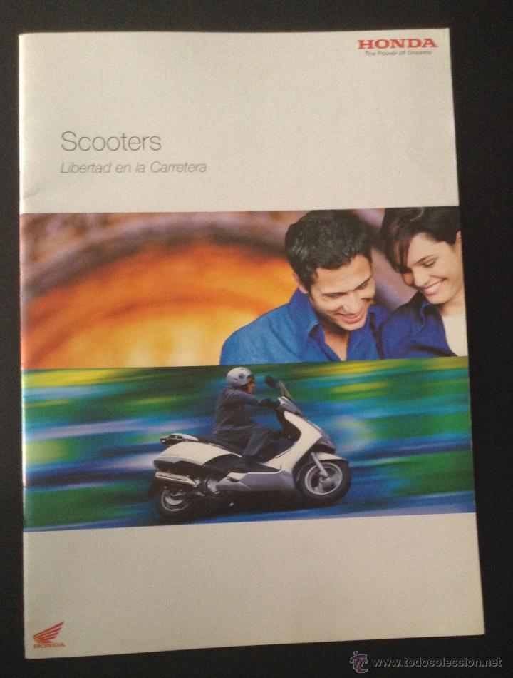 Coches y Motocicletas: folleto catalogo honda scooters libertad en la carretera 2004