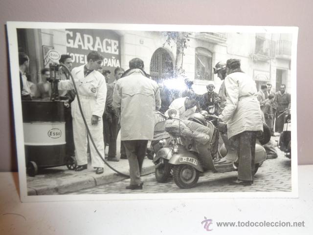 Coches y motocicletas: VESPA,ANTIGUA FOTO DEL RALLYE MADRID BARCELONA DEL 1953,RARA NUNCA VISTAS EN TODOCOLECCION.