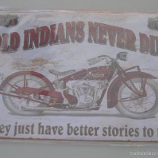 Coches y Motocicletas: CARTEL PUBLICITARIO METÁLICO. COCHES Y MOTOS. MOTO INDIAN. OLD INDIANS NEVER DIE. 120 GR
