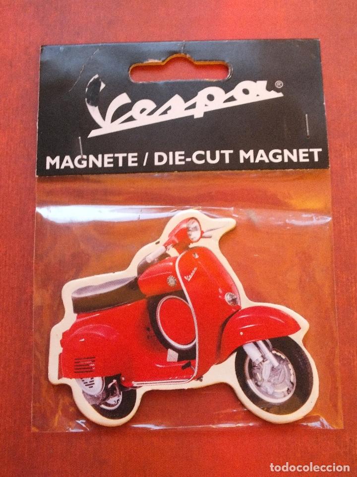 Coches y Motocicletas: VESPA MOTO MOTOCICLETA ROJA IM&Aacute;N EN SU BOLSA SIN ABRIR