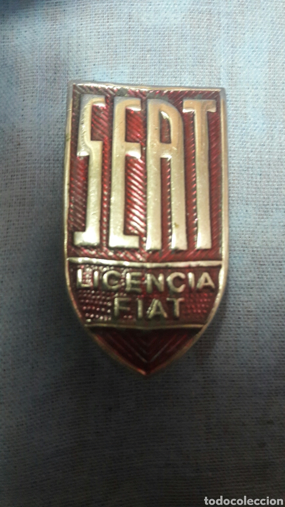 Coches y Motocicletas: Placa  de coche SEAT licencia Fiat con cierre de rosca