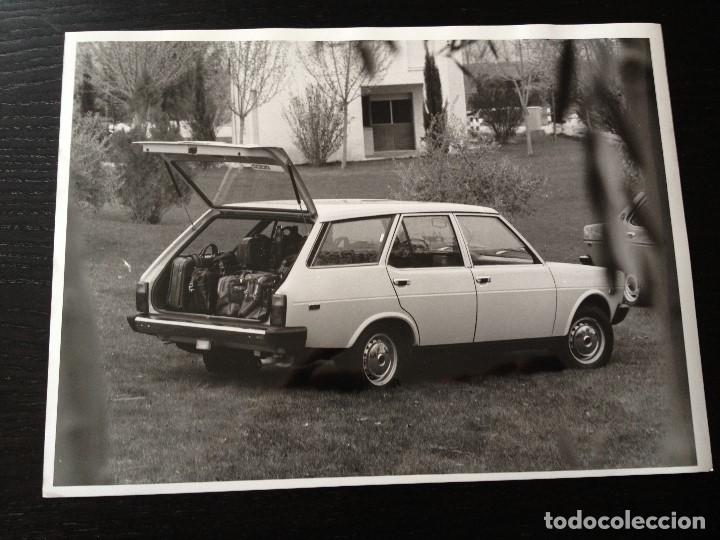 Coches y Motocicletas: SEAT 131 L E 5 PUERTAS - FOTO PRENSA ORIGINAL FOTOGRAFIA - NO CATALOGO FOLLETO MANUAL