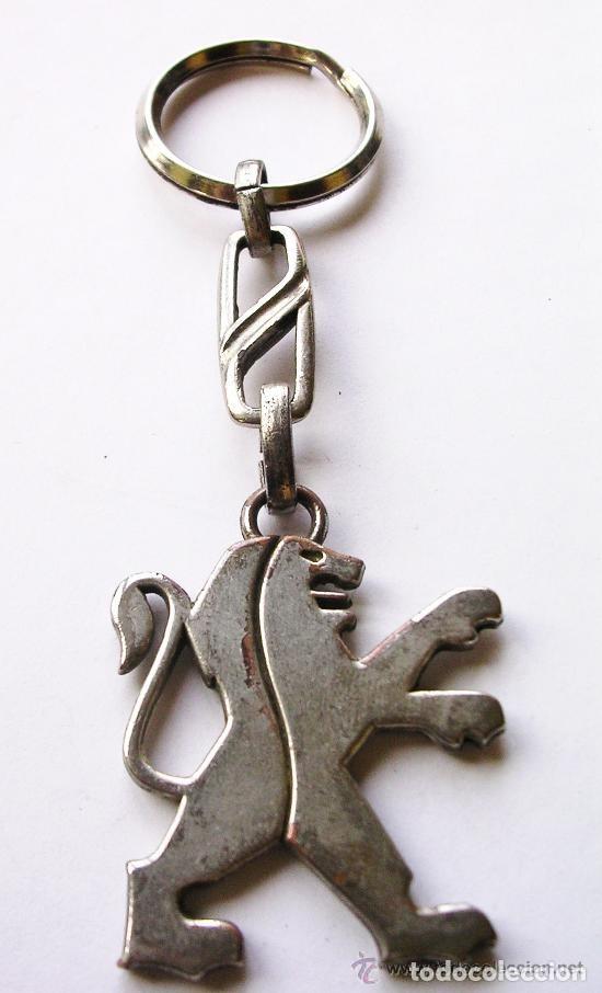 Coches y Motocicletas: LLAVERO PEUGEOT CON LE&Oacute;N RAMPANTE - ORIGINAL A&Ntilde;OS 80 - EN BUEN ESTADO - VER DETALLES