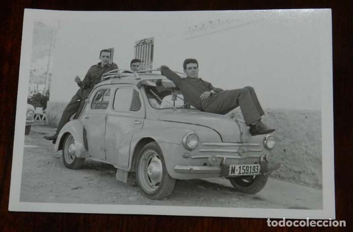 Automobili e Motociclette: FOTOGRAFIA DE COCHE RENAULT 4/4, MATRICULADO EN MADRID, A&Ntilde;OS 50 / 60, MIDE 11,5 X 8 CMS.