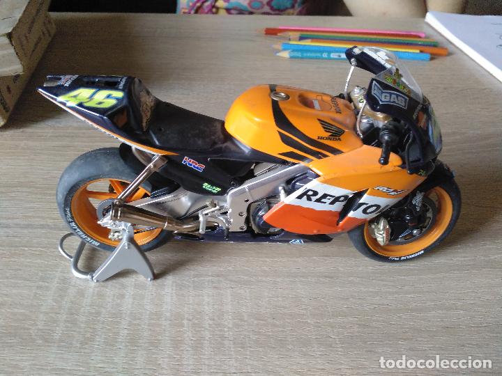 Coches y Motocicletas: MOTO GP * VALENTINO ROSSI 46 ** HONDA RCV ** REPSOL ** 10 CM ALTURA * THE DOCTOR