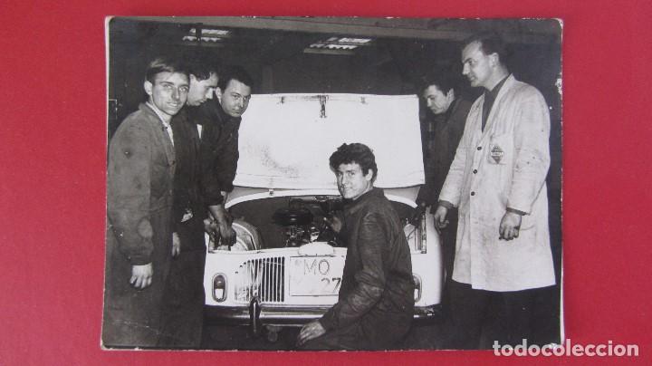 Carros e motociclos: FOTOGRAFIA DE UN ANTIGUO TALLER MECANICO DE LA RENAULT