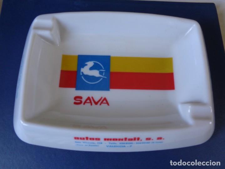 Coches y motocicletas: ANTIGUO Y BONITO CENICERO DE PLASTICO DURO - CON PUBLICIDAD DE PEGASO SAVA -- 23x17 CM