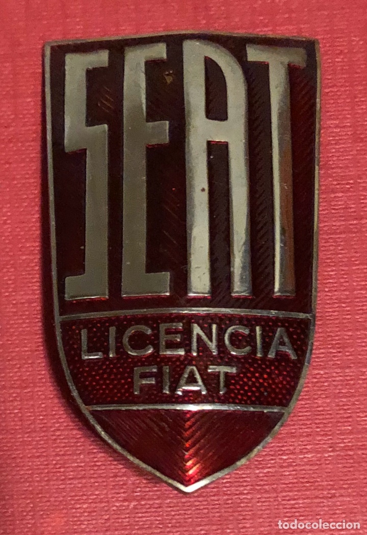 Coches y Motocicletas: Publicidad; placa de coche esmaltada SEAT, con licencia FIAT, en perfect&iacute;simo estado.
