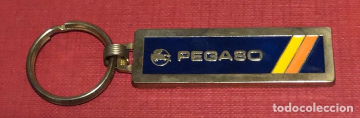 Coches y motocicletas: Publicidad; llavero esmaltado de Pegaso.