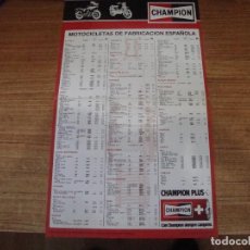 Voitures et Motocyclettes: ANTIGUA TABLA DE BUJIAS CHAMPION 1986 PARA MOTOCICLETAS DE FABRICACION ESPAÑOLA. Lote 310666993