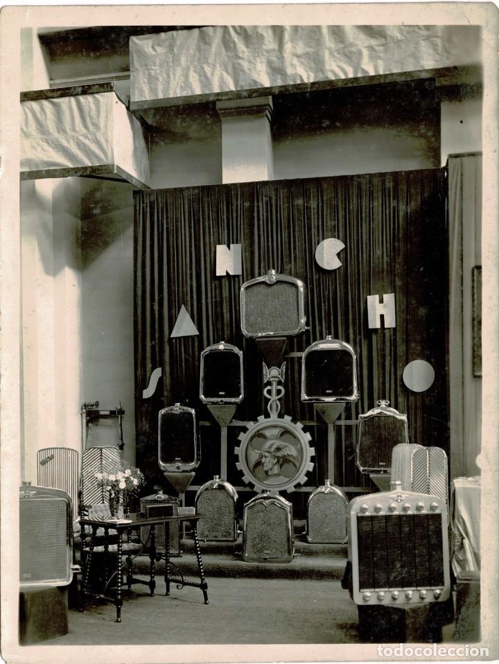 Cars and Motorcycles: Fotograf&iacute;a Radiadores Sancho en feria Barcelona 1933. Autom&oacute;vil