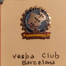 Coches y Motocicletas: VESPA CLUB ESPAÑA. BARCELONA. SIN LA SOLAPA TRASERA. PEGADO A CARTON DURO. ORIGINAL AÑOS 60.