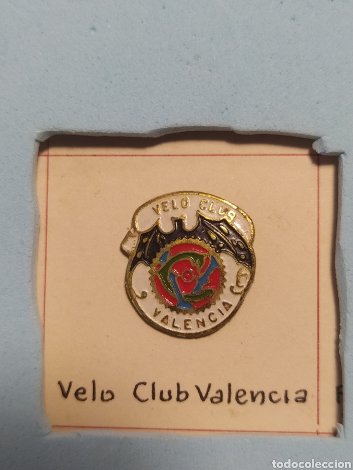 Automobili e Motociclette: VELO CLUB VALENCIA. SIN LA SOLAPA TRASERA. PEGADO A CARTON DURO.